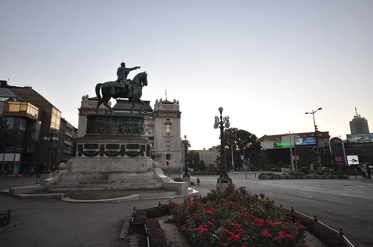 Republic Square in Belgrade with the National Theatre behind, a common food-tour meeting point