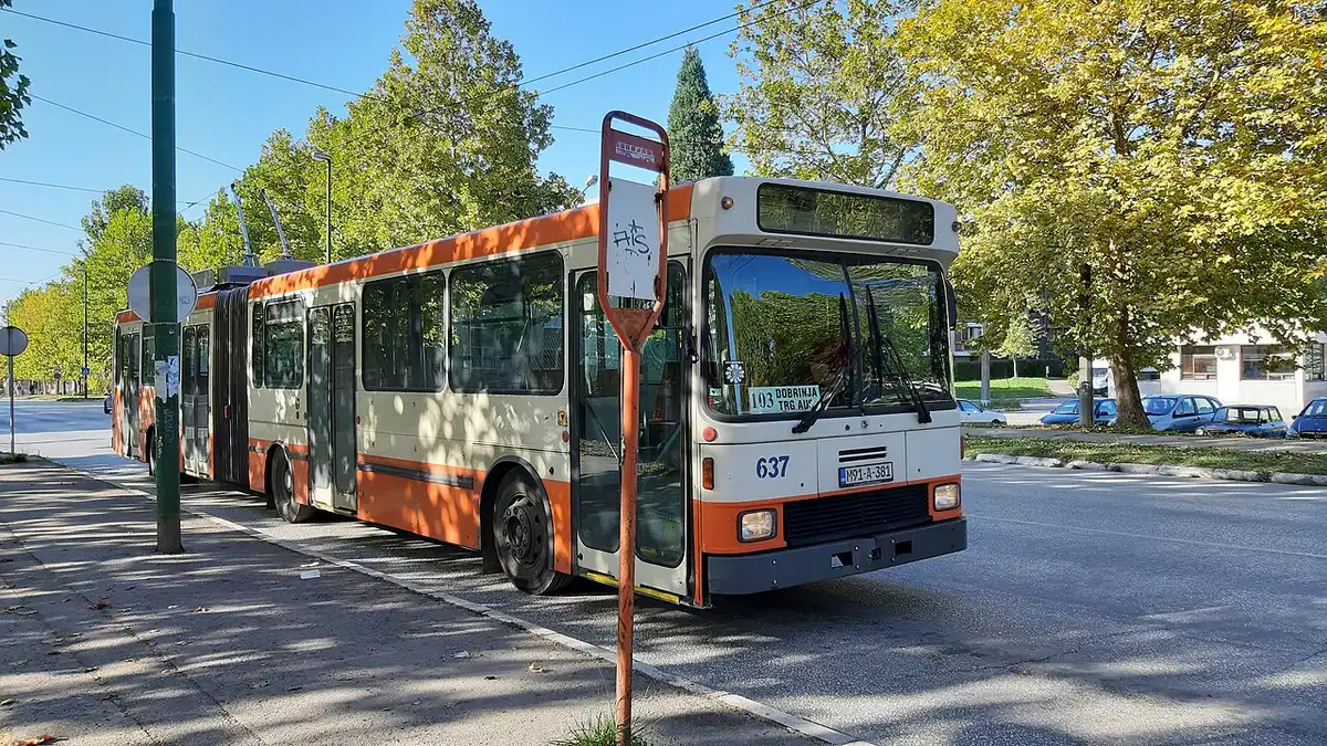 A Sarajevo trolleybus on the Dobrinja line, the route that links East Sarajevo bus station toward the centre
