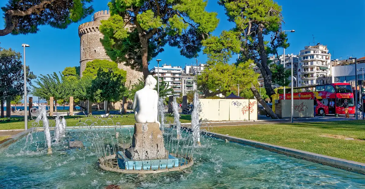 The White Tower of Thessaloniki on the seafront, the city's landmark and the classic sign you have reached the Aegean