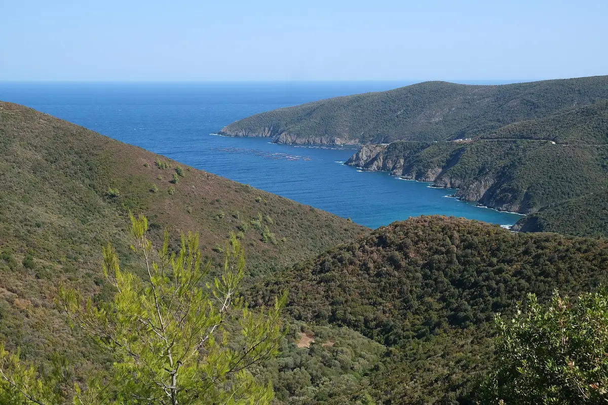 A turquoise cove on the Sithonia peninsula in Halkidiki, the Aegean beaches beyond Thessaloniki