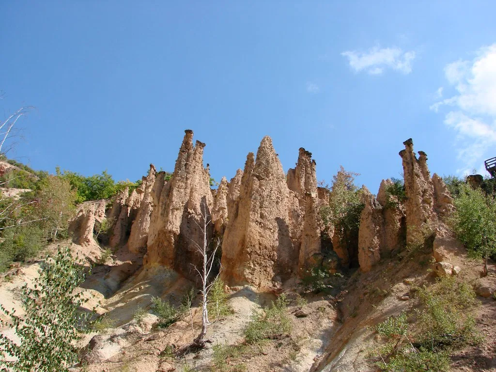 Looking up the ravine at Đavolja Varoš, dozens of capped earth pyramids massed together on the slope