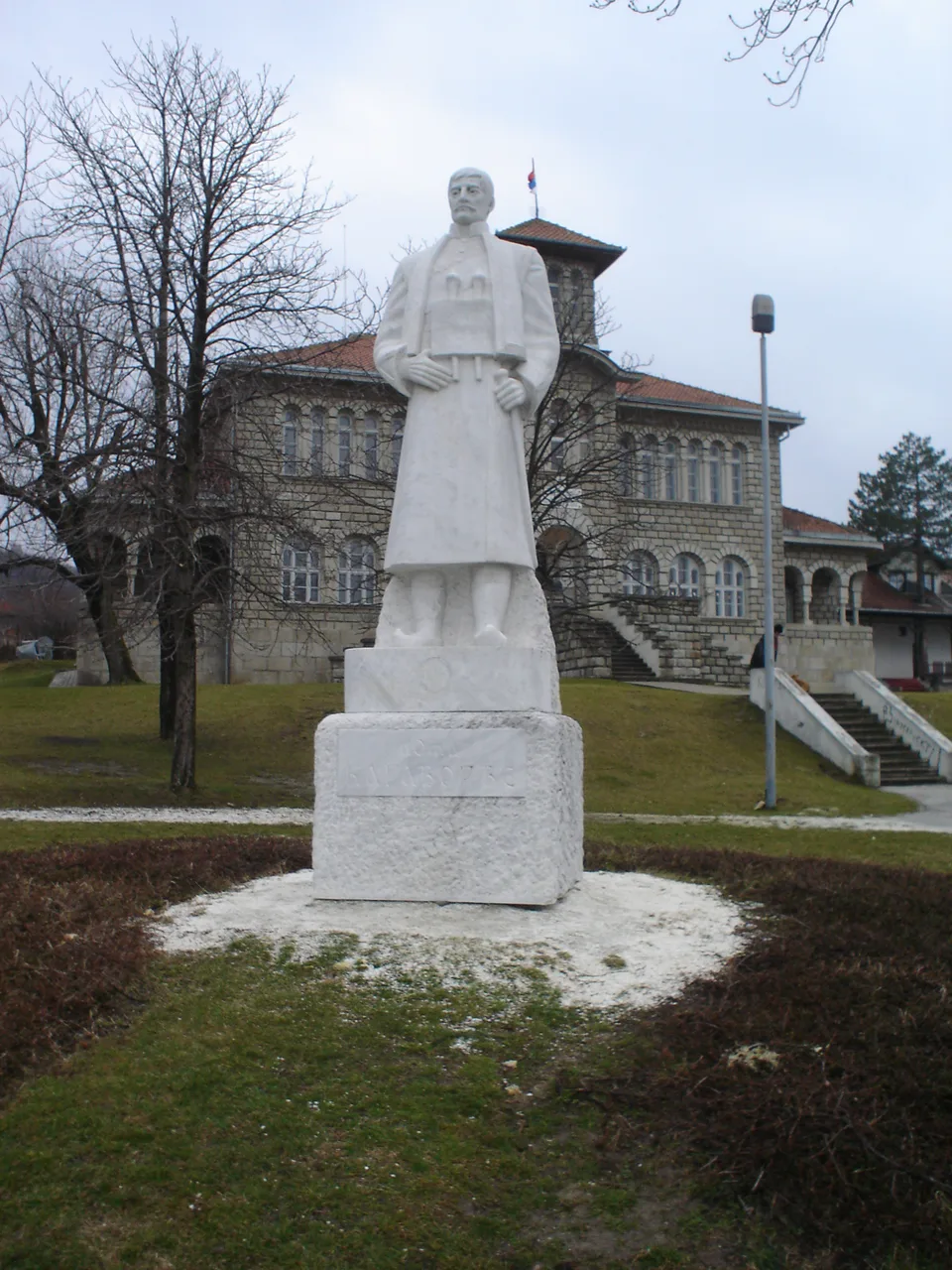 The white marble monument to Karađorđe in front of the memorial school in Orašac