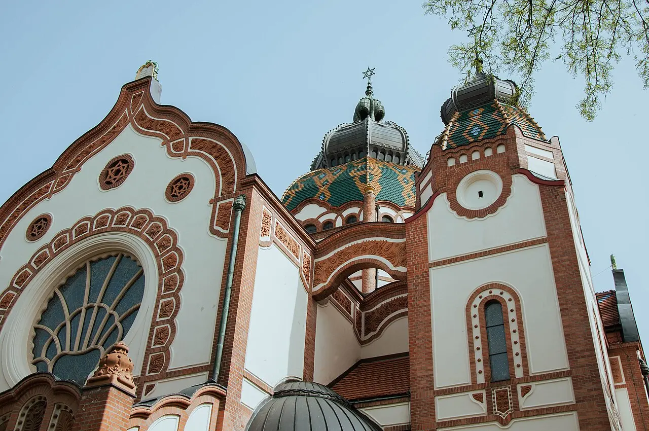 The Zsolnay-tiled dome and Star of David of the Subotica Synagogue against a blue sky
