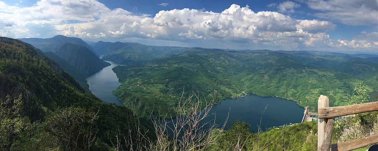 The Banjska Stena viewpoint looking down over Lake Perucac and the horseshoe bend of the Drina canyon in Tara National Park